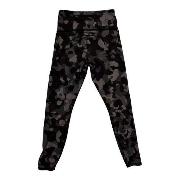 Athleta l Lightning 7/8 Black Camo Leggings Size XS - Picture 3 of 10